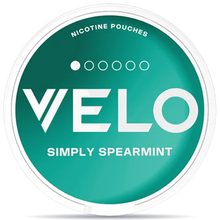 VELO Simply Spearmint nicotine pouches can. Smooth spearmint flavor, tobacco-free smokeless nicotine pouch packaging